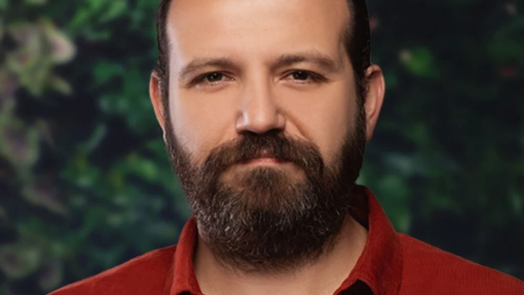 Aşk ve Gözyaşı dizisinde Furkan Akçay rolünü oynayan Mert Denizmen kimdir?