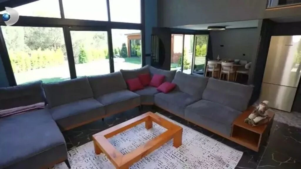 Ünlü türkücü Ankaralı Yasemin bağ evinin kapılarını ‘Evrim Akın’la Ev Gezmesi’ne açtı! 