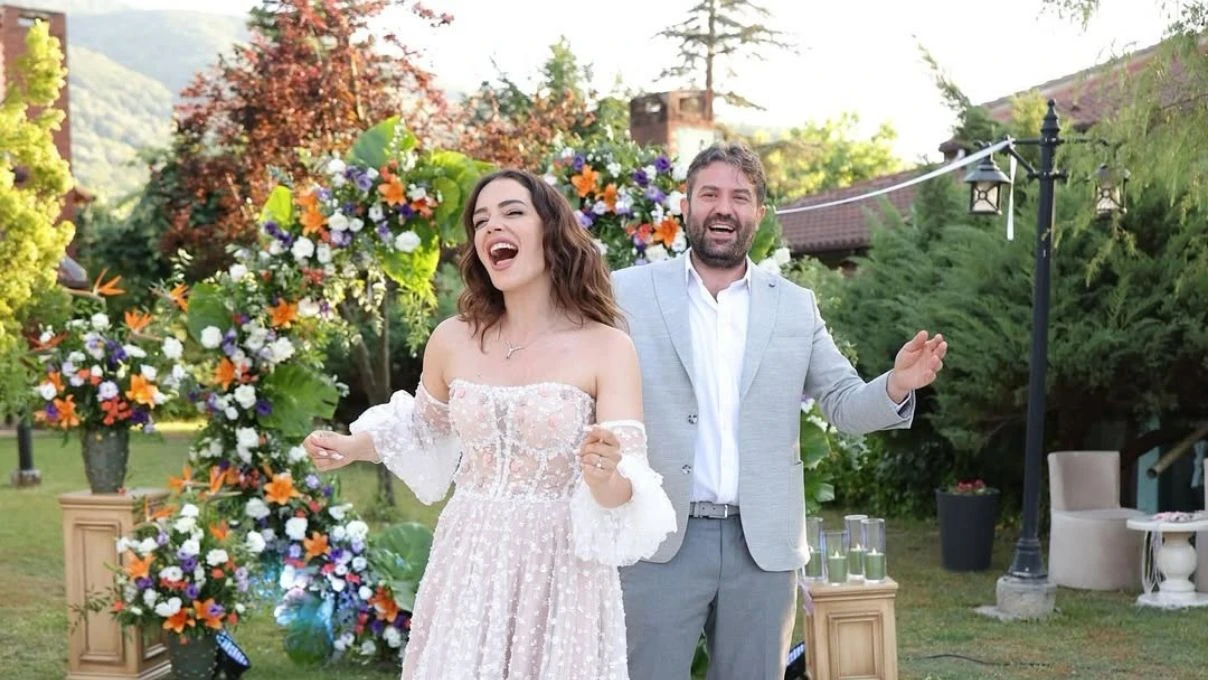 İpek Karapınar ve Ali Balcı evlendi! Çiftin düğününden ilk kareler 3 Adsiz tasarim 41 38