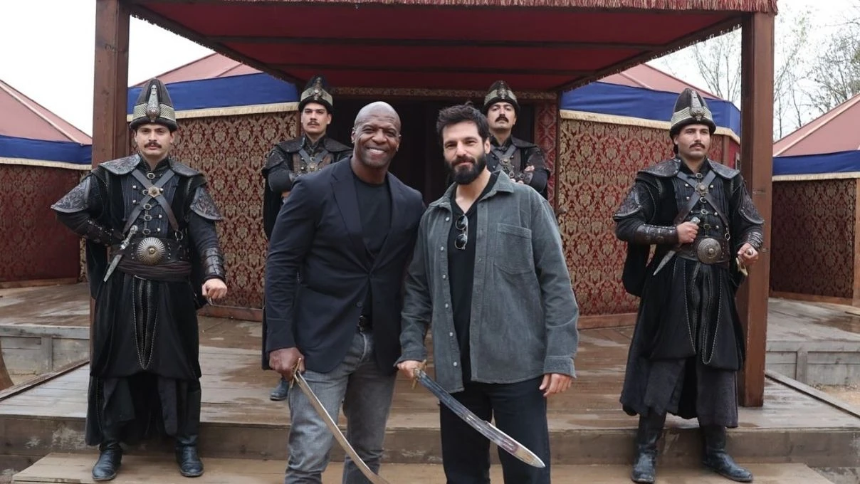 Mehmed Fetihler Sultanı dizisinin setini dünyaca ünlü aktör ziyaret etti! Hollywood yıldızı Terry Crews’ın set görüntüleri!