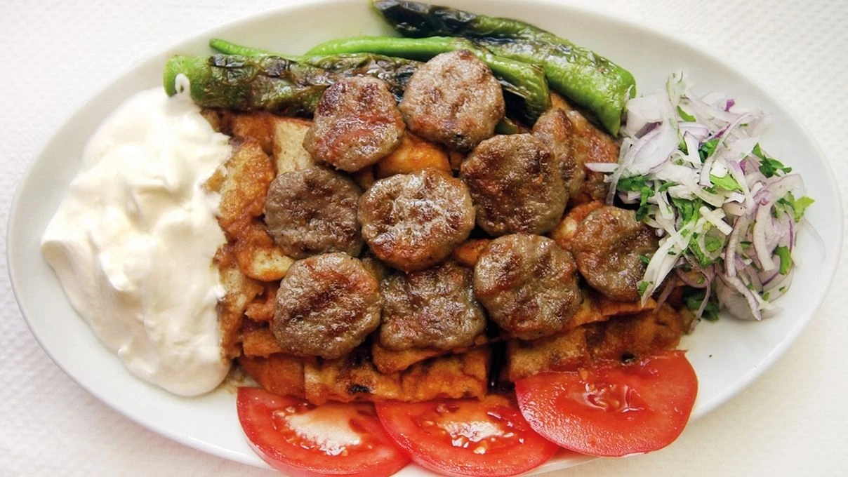 MasterChef Bursa pideli köfte tarifi! Sosuyla köftesiyle damakları çatlatan lezzet 4 MasterChef Bursa pideli köfte tarifi! Sosuyla pidesiyle damakları çatlatan lezzet