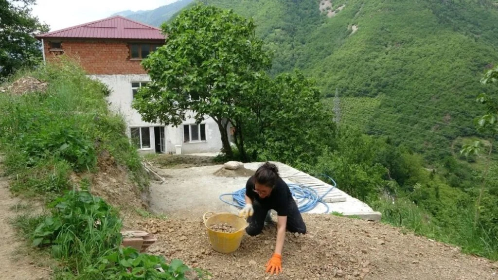 Kısmet Ekim Tekinbaş oyunculuğu bırakıp memleketi Trabzon’a yerleşti! “Kendimi buraya ait hissediyorum”