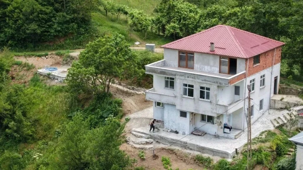 Kısmet Ekim Tekinbaş oyunculuğu bırakıp memleketi Trabzon’a yerleşti! “Kendimi buraya ait hissediyorum”