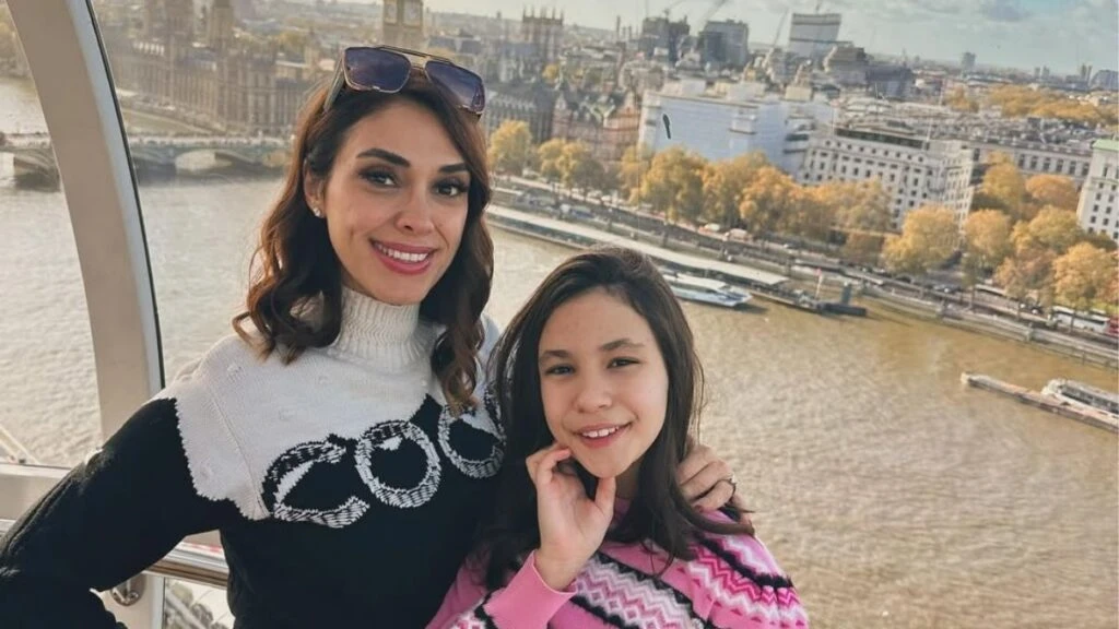Zuhal Topal kızıyla Güney Koreli grubun konserine gitti!
