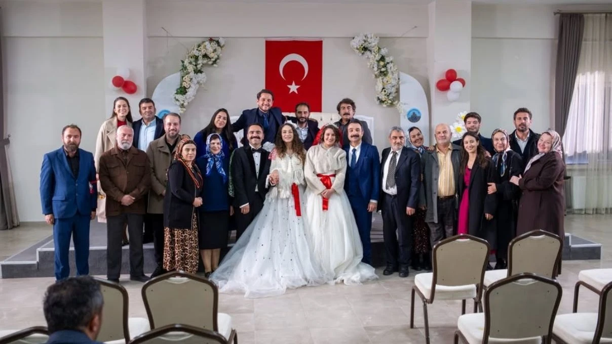 Gönül Dağı dizisinde Gözde ve Nazlı ortalığı karıştıracak! İkiz kardeşleri neler bekliyor? 5 Adsiz tasarim 8 143