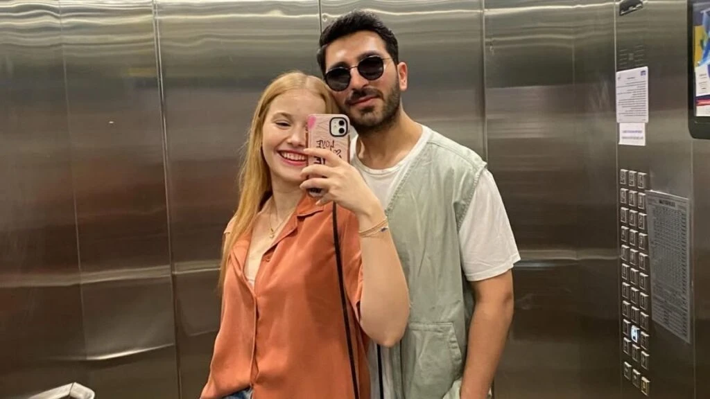 Birliktelikleri olay olmuştu! Evliya Aykan sevgilisi Asude Kızanlık’ı sorduğu sorularla köşeye sıkıştırdı 4 Birliktelikleri olay olmuştu! Evliya Aykan sevgilisi Asude Kızanlık’ı sorduğu sorularla köşeye sıkıştırdı
