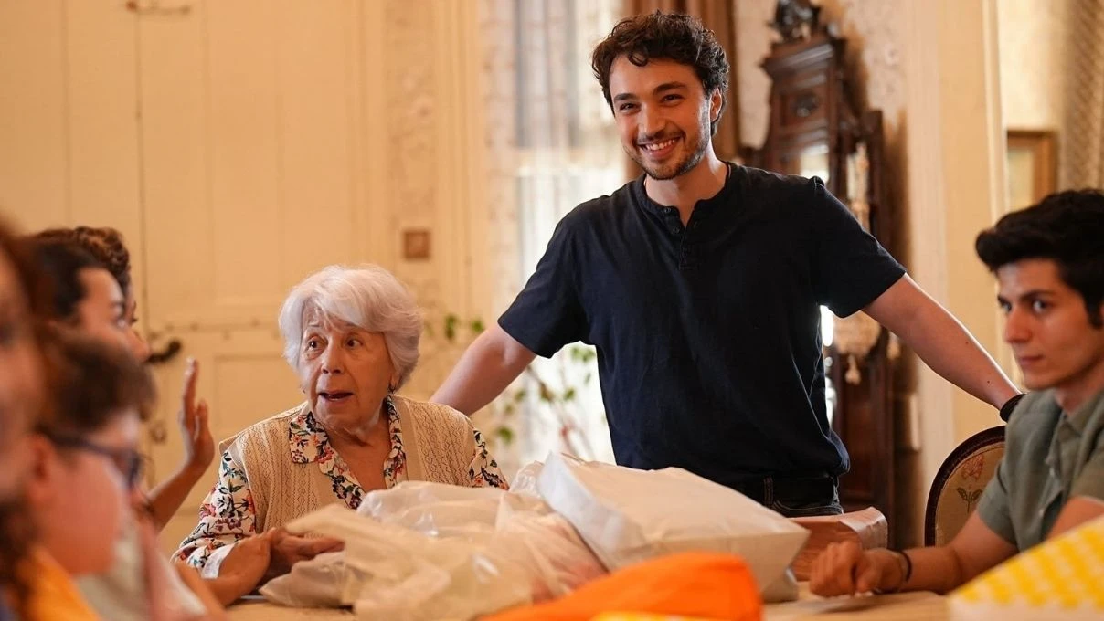 Aile Saadeti dizisi 3. bölümüyle büyük beğeni topladı! Konak güzellik merkezine dönüştü