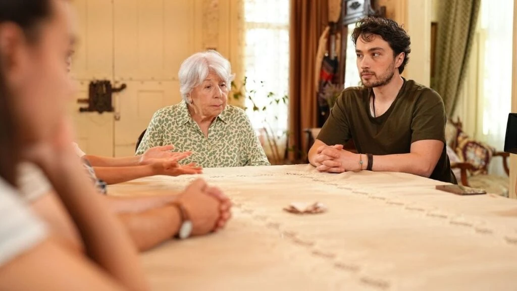 Aile Saadeti dizisi 3. bölümüyle büyük beğeni topladı! Konak güzellik merkezine dönüştü