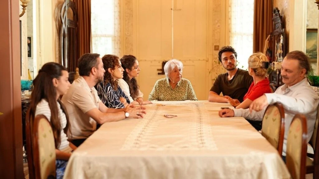 Aile Saadeti dizisi 3. bölümüyle büyük beğeni topladı! Konak güzellik merkezine dönüştü