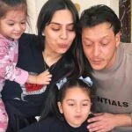 Ailecek kutladilar Mesut Ozilin esi Amine Gulse Ozil 32 yasina girdi