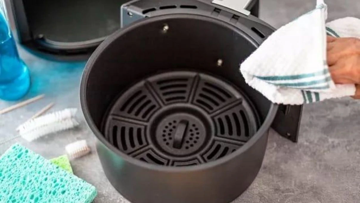 Airfryer kendi temizleme programi var mi