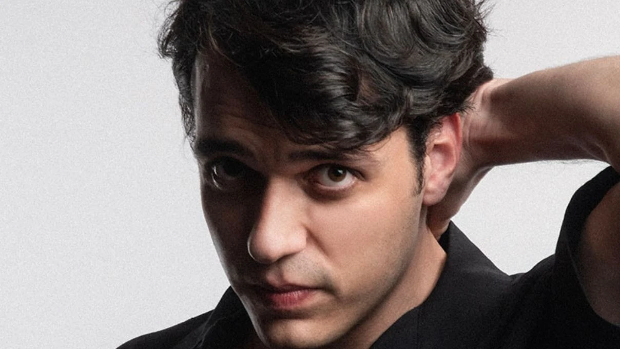 Ali Önsöz ABİ dizisinin oyuncu kadrosuna dahil oldu! Fikret rolüyle ekranlara dönüyor 7 Ali Önsöz ABİ dizisinin oyuncu kadrosuna dahil oldu! Fikret rolüyle ekranlara dönüyor