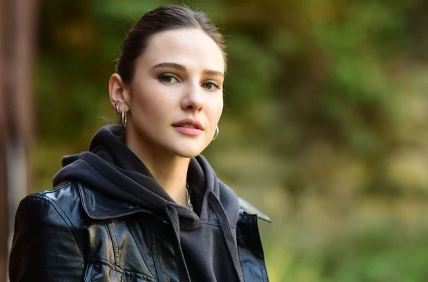 Mahassine Merabet Kuruluş Orhan dizisinden ayrılacak mı? Nilüfer Hatun ölecek mi? 5 Alina Boz 6