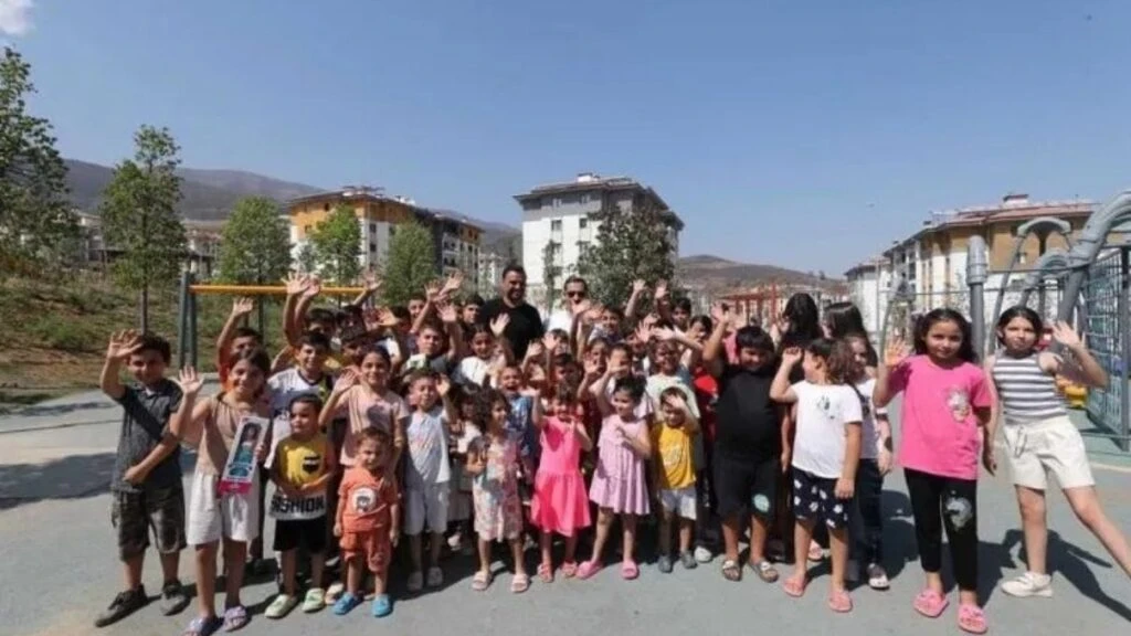 Şarkıcı Alişan’dan anlamlı hareket! Deprem sonrası Hatay’ı ziyaret etti
