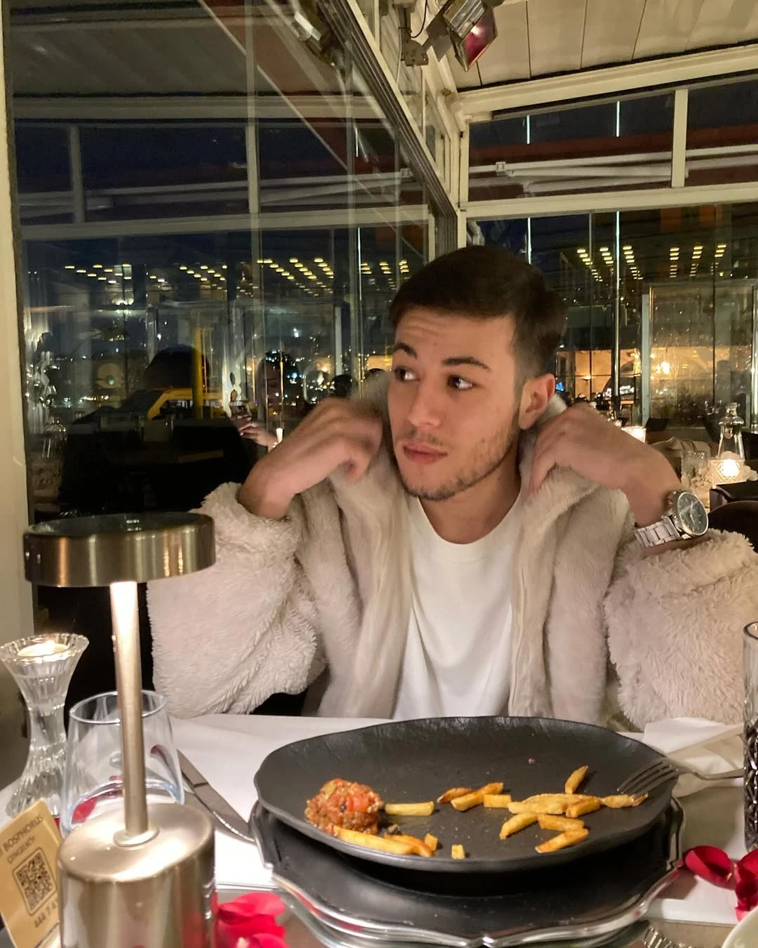 Bizim Hikaye’nin Fikret’i Alp Akar Survivor 2026 kadrosuna dahil oldu! Kariyerine yeni bir başarı ekleyecek 6 Alp Akar 1 2