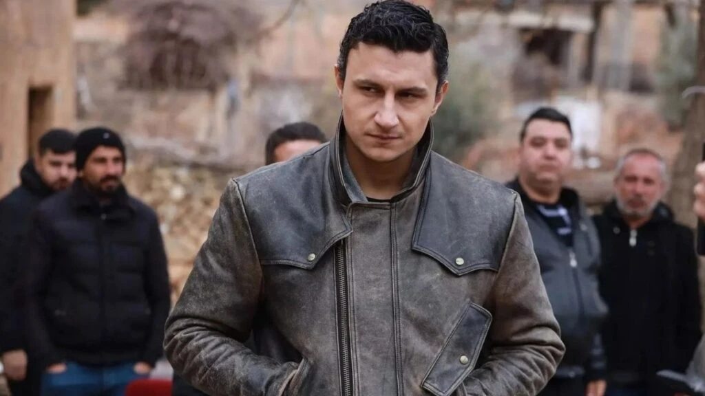Uzak Şehir dizisinin yıldız ismi Alper Çankaya oynadığı karakter hakkında konuştu! “Şahin’le ayrı dünyaların insanlarıyız” 