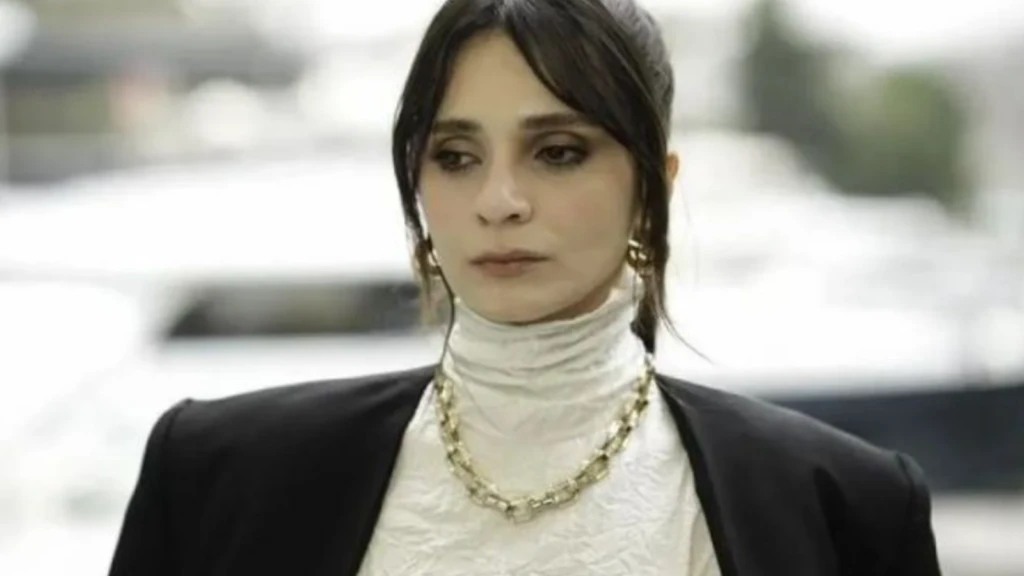 Anne olmak icin gun sayan Meric Araldan karni burnunda paylasim Begeni yagdi