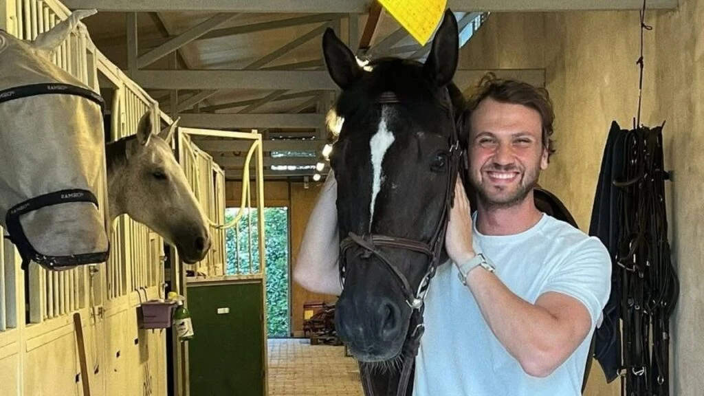 Aras Bulut İynemli sosyal medya hesabından paylaştı! Hayranlarından beğeni yağdı