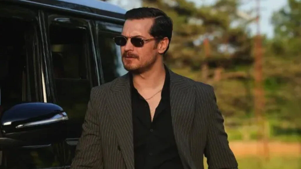 Arka Sokaklarda Cagatay Ulusoy soku Yillar sonra ortaya cikan figuranlik goruntusu herkesi sasirtti