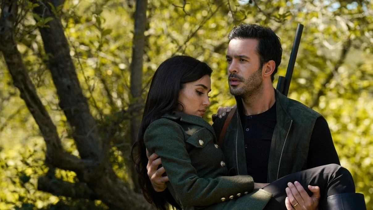 Hande Erçel ve Barış Arduç'un 3. projesi de fiyasko çıktı! Peşin fiyat aldıkları dizide bitiyor