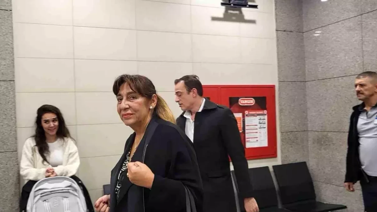 Zeynep Molho kimdir kaç yaşında? Zeynep Molho mesleği nedir? 8 Asli 2025 11 11T091334.893