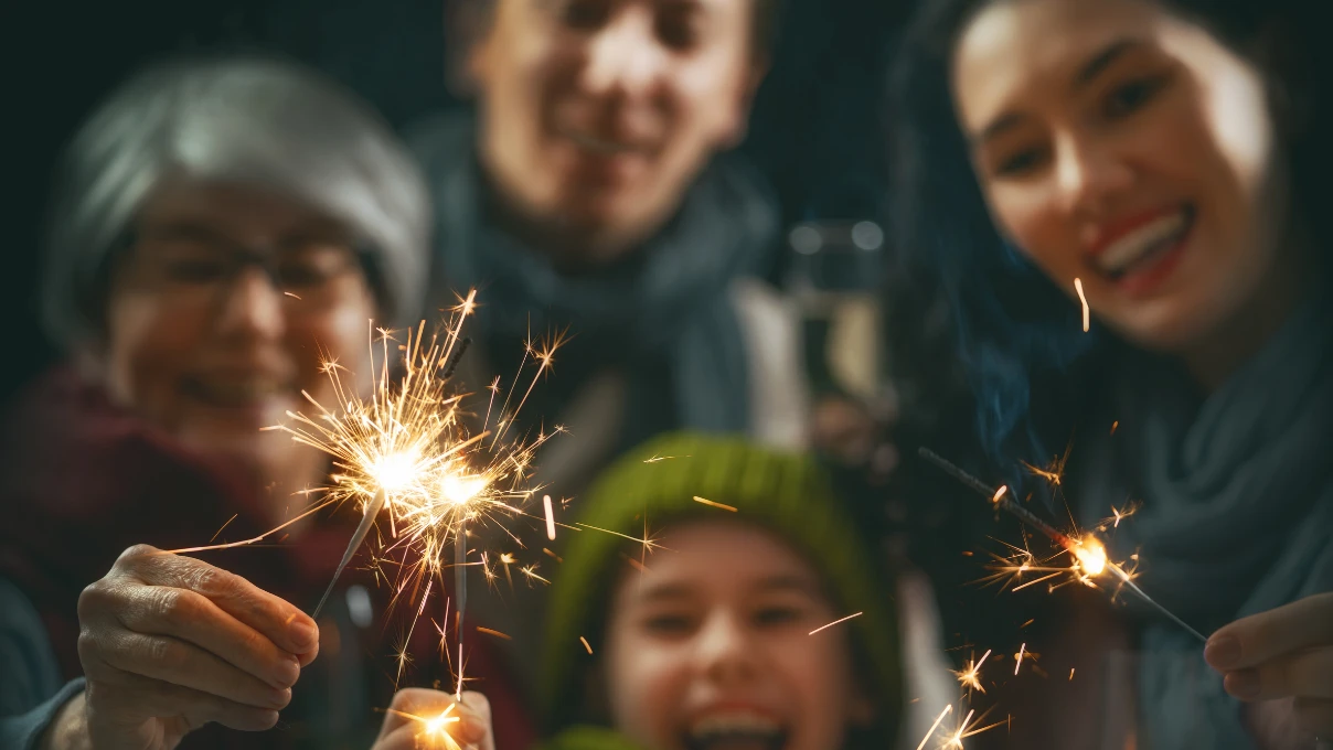 Yeni yıl akşamı ailecek oynanabilecek oyunlar nelerdir? Tabu, tombala ve okey oyunları 4 Asli 2025 12 08T150519.923 1