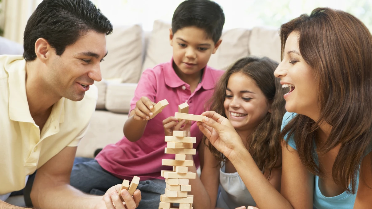 Yeni yıl akşamı ailecek oynanabilecek oyunlar nelerdir? Tabu, tombala ve okey oyunları 5 Asli 2025 12 08T150600.109