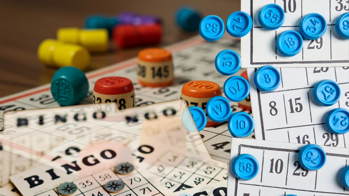 Yeni yıl akşamı ailecek oynanabilecek oyunlar nelerdir? Tabu, tombala ve okey oyunları 8 Asli 2025 12 08T151146.397