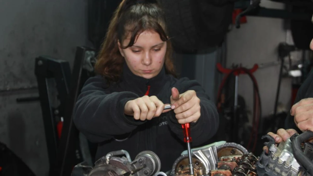 Dilem Selis Altınordu'nun tek kız çırağı! Azmiyle örnek oluyor 7 Asli 2025 12 11T145159.165