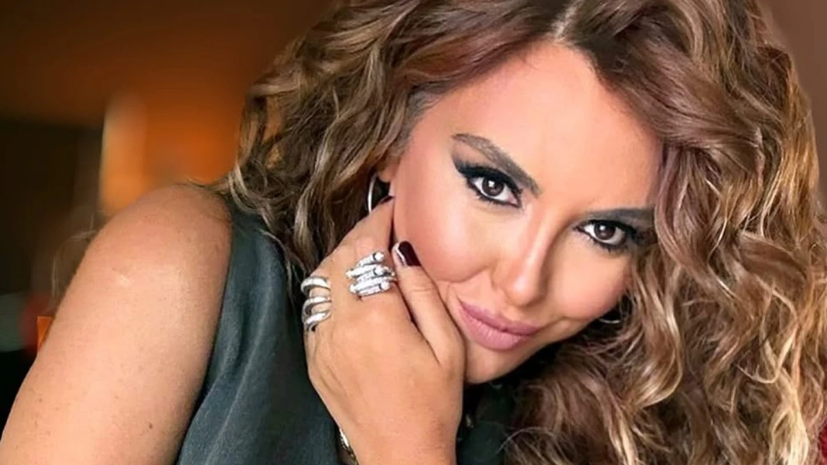 Şarkıcı Aslı Hünel canlı yayında gözyaşlarına hakim olamadı! Hiç anlatmadığı anılarını anlattı 5 Asli Hunel 1 2