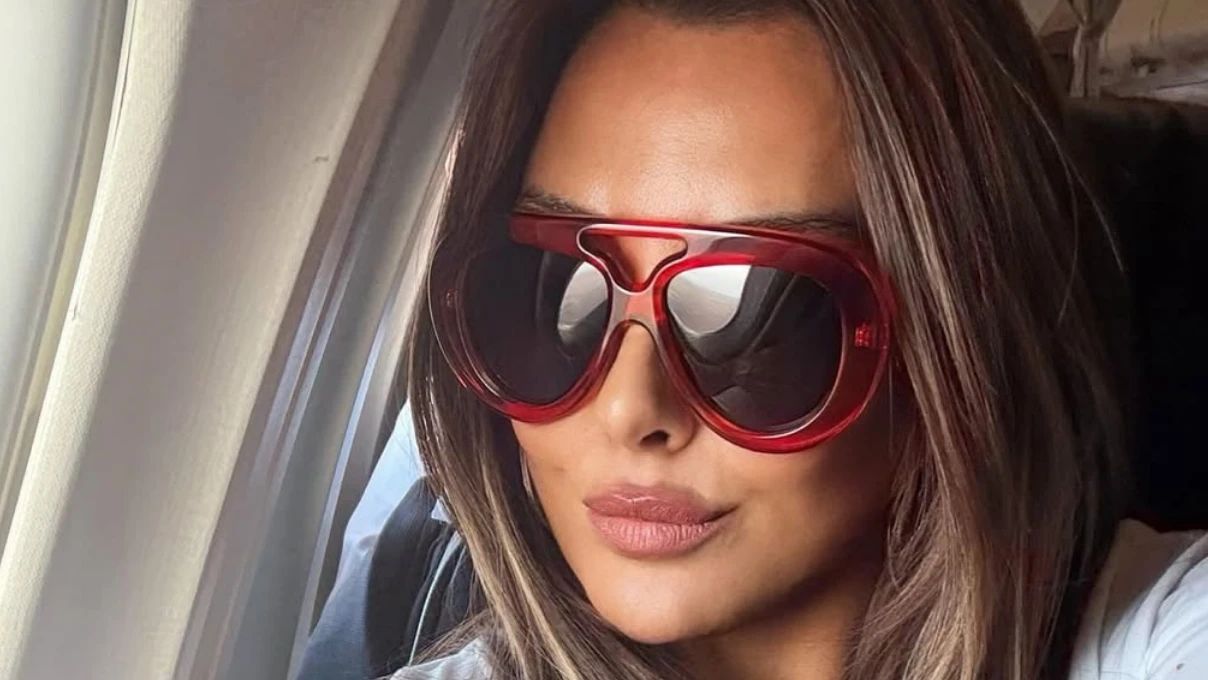 Şarkıcı Aslı Hünel canlı yayında gözyaşlarına hakim olamadı! Hiç anlatmadığı anılarını anlattı 4 Asli Hunel 2 3