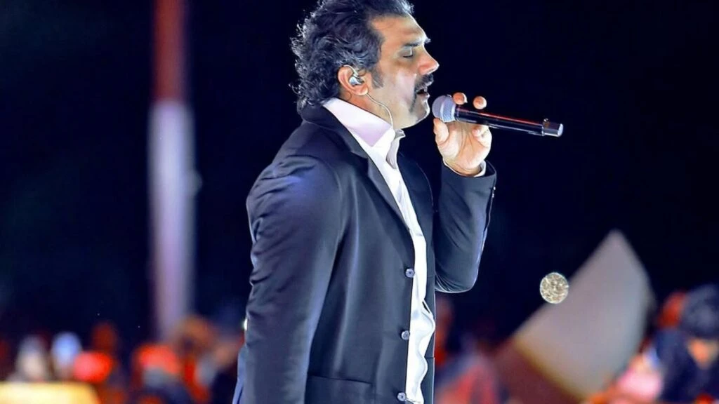 Bayhan memleketi Adana’da konser verdi! Konserde izdiham yaşandı!