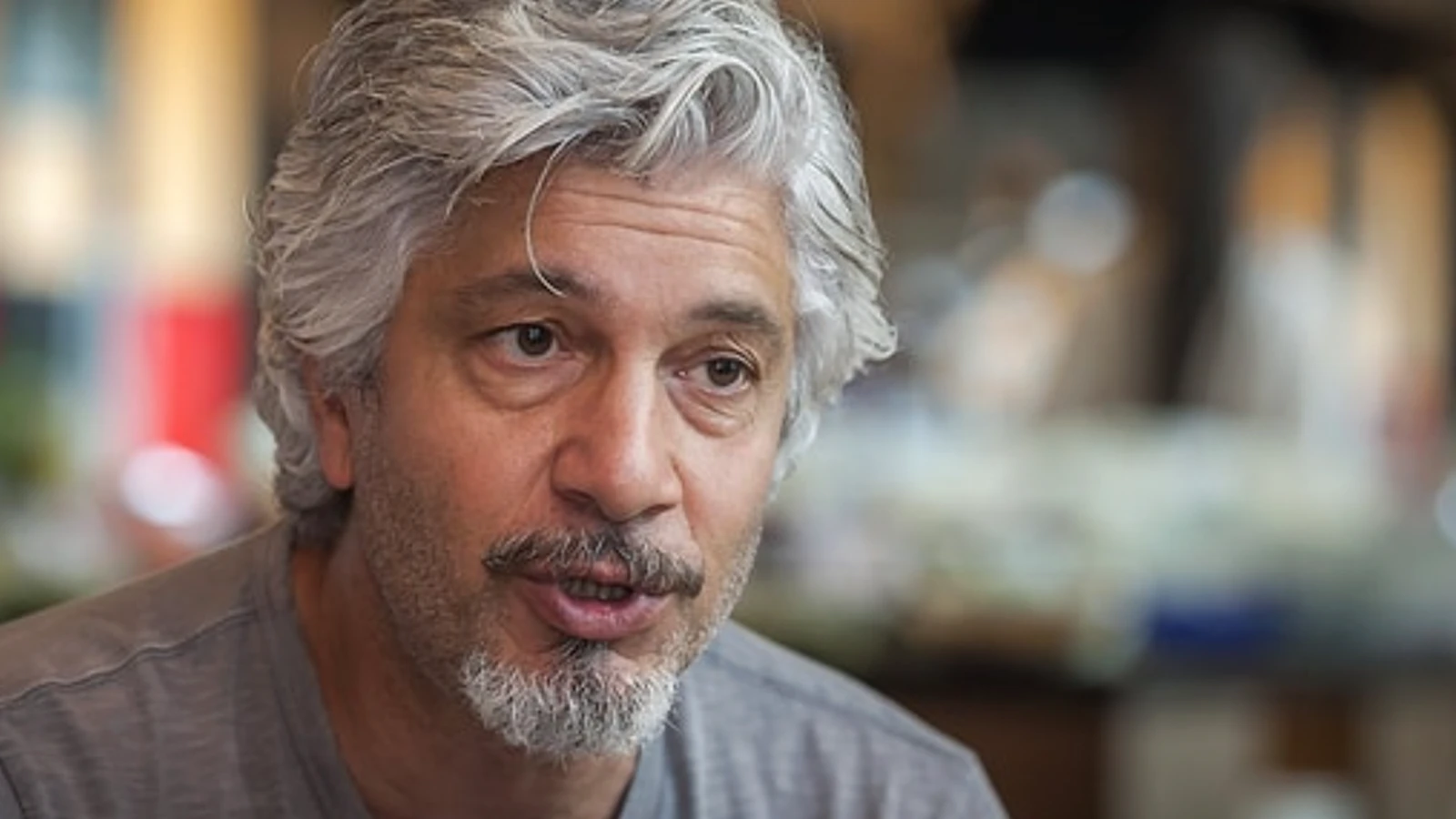 Behzat Uygur CHPli belediyeye sert sozlerle patladi Kuliste tuvalet bile yok