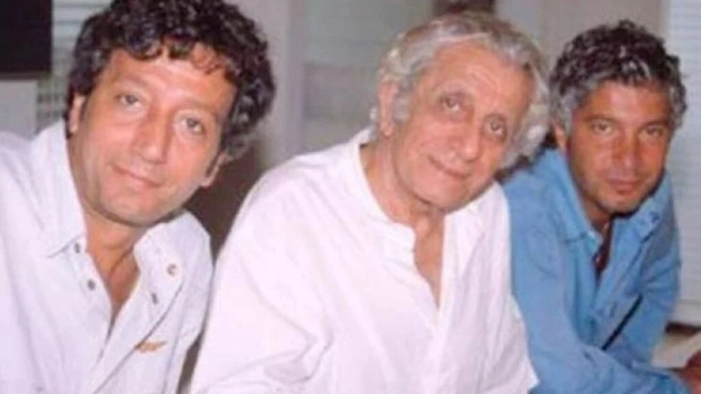 Behzat Uygur nostaljik paylaşımıyla 50 yıl önceye götürdü! Aynı yolda babası Nejat Uygur’un pozunu verdi