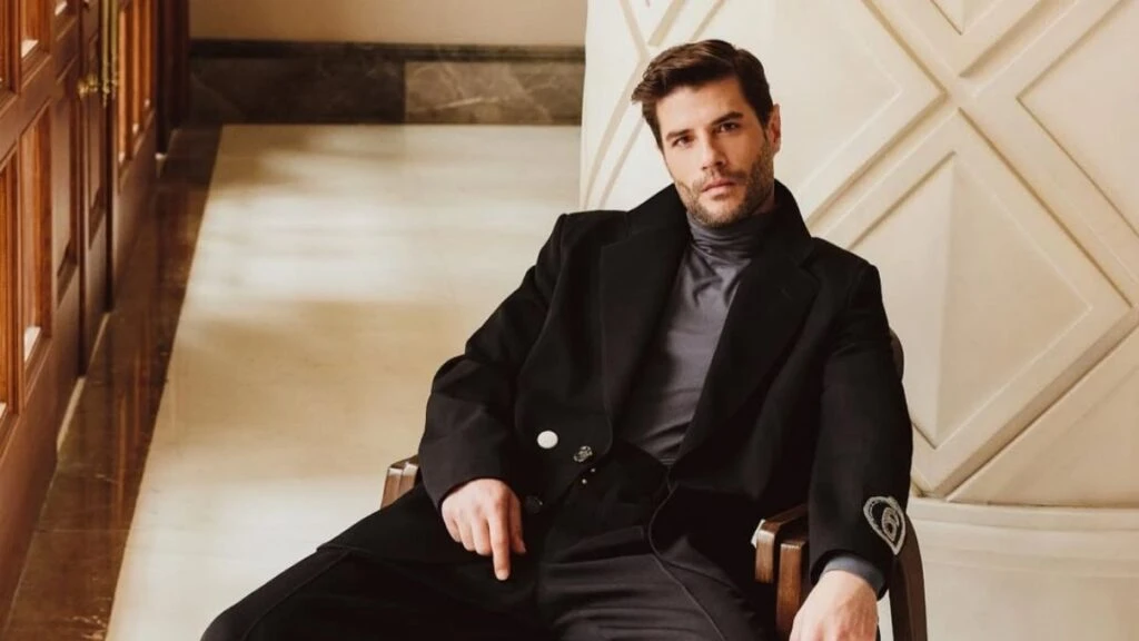 Berk Cankat kimdir kaç yaşında? Berk Cankat kiminle sevgili hangi dizilerde oynadı?