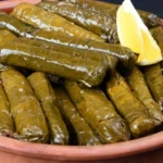 Bu lezzet icin konu komsu kapiniza gelecek Zeytinyagli sarma tarifi