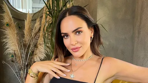 Buket Aydın’ın tatil kombini dudak uçuklattı! Sadece saati 2.5 milyon TL 10 Buket aydin
