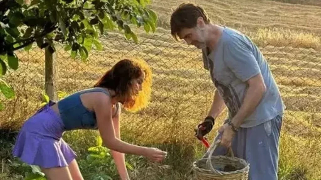 Burak Hakkı İstanbul’u terk edip Çanakkale’ye yerleşti! Ünlü oyuncu köyde çiftlik hayatı yaşamaya başladı