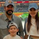 Burak Ozcivit ve esi Fahriye Evcen ogullari Karan ile etkinlige katildilar Canavar Kamyonlar gosterisini izlediler
