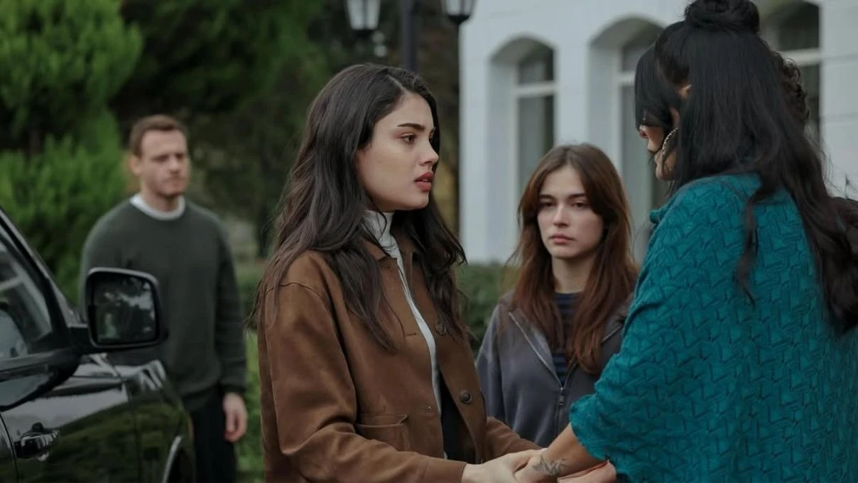 Çarpıntı 10. Bölümünde Reyhan Halit’i öldürecek mi? Aslı Serkan’ın evlilik teklifini kabul edecek mi? 5 CARPINTI 10. BOLUMDE ASLI SERKANIN EVLILIK TEKLIFINI KABUL EDECEK MI