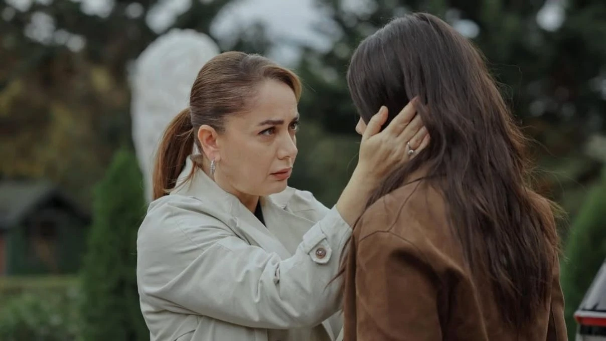 Çarpıntı 10. Bölümünde Reyhan Halit’i öldürecek mi? Aslı Serkan’ın evlilik teklifini kabul edecek mi? 4 CARPINTI 10. BOLUMDE REYHAN HALITI OLDURECEK MI