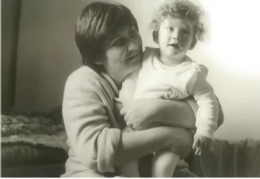 Canan Karatay kaç çocuğu var? Canan Karatay çocuklarının isimleri nedir? 4 Canan Karatay 3 3