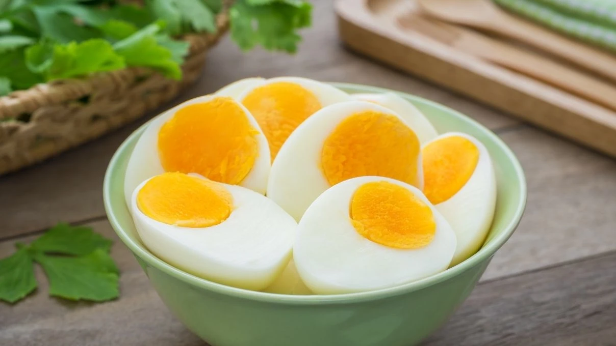 Kaynar suda yumurta pişirmenin yöntemi! Canan Karatay'da öneriyor
