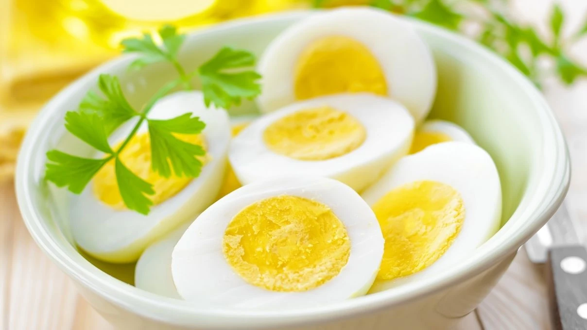 Kaynar suda yumurta pişirmenin yöntemi! Canan Karatay'da öneriyor