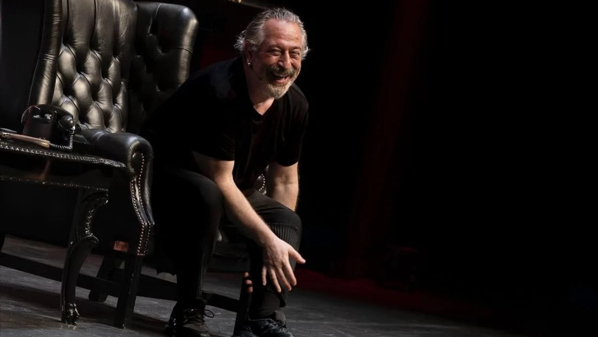 Cem Yılmaz dans şovuyla sosyal medyayı salladı! Ünlü komedyeni görenler şaşkına döndü 4 Cem Yılmaz dans şovuyla sosyal medyayı salladı! Ünlü komedyeni görenler şaşkına döndü