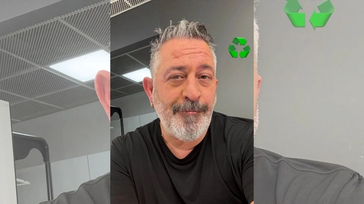 Cem Yılmaz dans şovuyla sosyal medyayı salladı! Ünlü komedyeni görenler şaşkına döndü 8 Cem Yılmaz dans şovuyla sosyal medyayı salladı! Ünlü komedyeni görenler şaşkına döndü