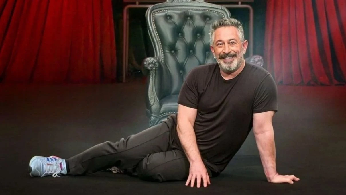 Cem Yılmaz dans şovuyla sosyal medyayı salladı! Ünlü komedyeni görenler şaşkına döndü 7 Cem Yılmaz dans şovuyla sosyal medyayı salladı! Ünlü komedyeni görenler şaşkına döndü