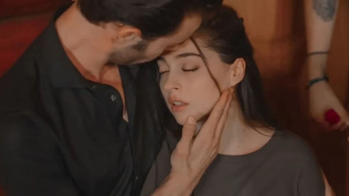 Cemre Baysel 2