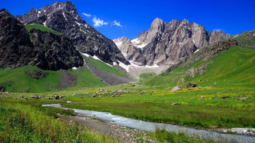Burası İsviçre dağları değil! Hakkari Cilo Dağına ne zaman gidilmeli?
