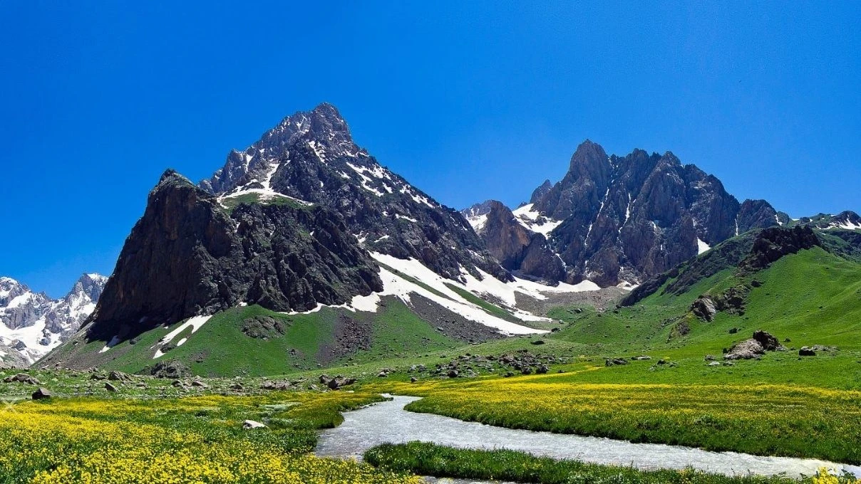 Burası İsviçre dağları değil! Hakkari Cilo Dağına ne zaman gidilmeli?